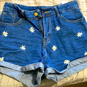 Denim shorts with flowers